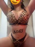 Angy sexy  gros seins naturels