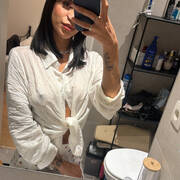Laura (Photo #7)
