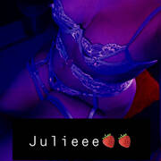Julie (Photo #1)
