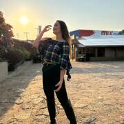 Laura (Photo #3)