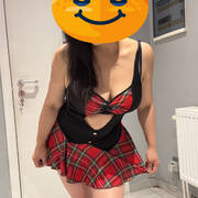 Nana (Photo #1)