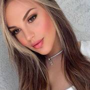 Isabelle super girlfriend