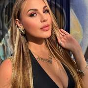 Isabelle super girlfriend