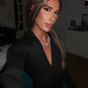 Zahia HOT