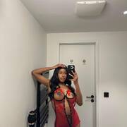 Scarlet (Photo #6)