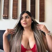 Laura (Photo #5)