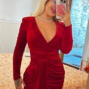 Mia hot