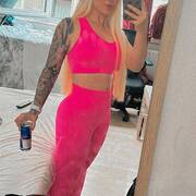 Mia hot