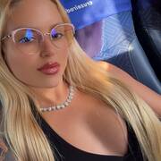 Mia hot