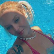 Mia hot
