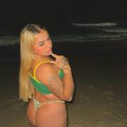 Laura (Photo #7)