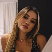 Laura (Photo #3)