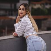 Laura (Photo #5)
