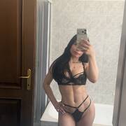 Laura (Photo #3)