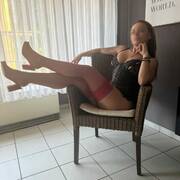 JULIA HORNY