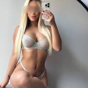 Laura (Photo #1)