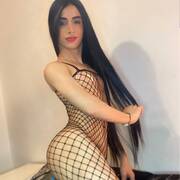 Andrea complacent (Photo #14)