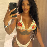 Nahomy Safeira