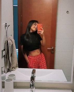 Caroline super girlfriend