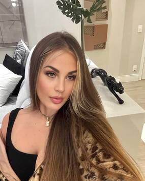 Isabelle super girlfriend