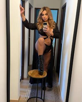 Pamela caliente