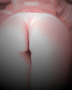 Adeline mouscron en discrtion.