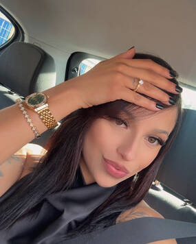 Melly Hot