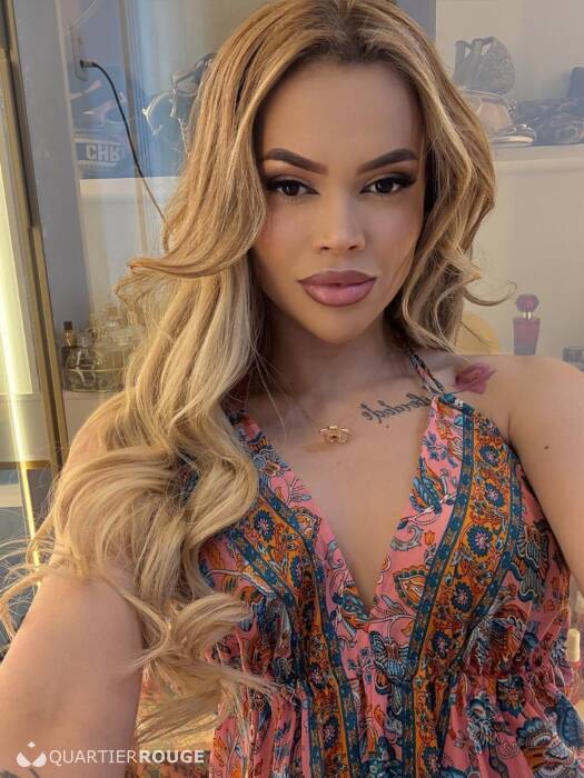 Isabella your girlfriend (Photo)