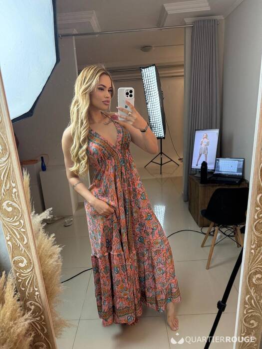 Isabella your girlfriend (Photo)