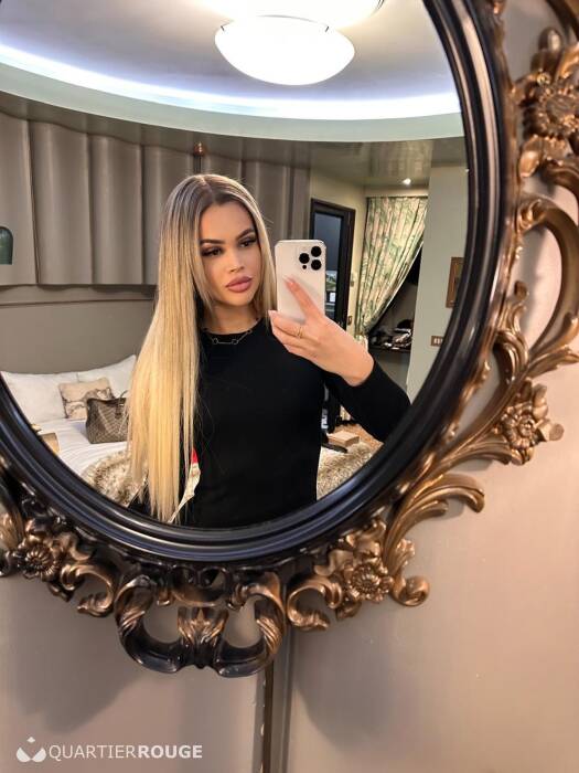 Isabella your girlfriend (Photo)