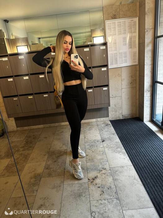 Isabella your girlfriend (Photo)