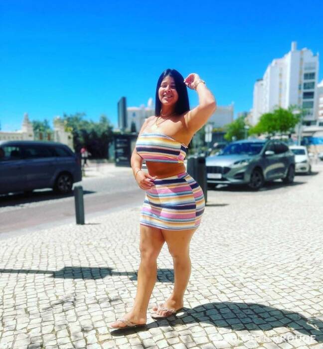 Charlotte Sensuelle et envotante (Photo)