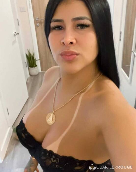 Charlotte Sensuelle et envotante (Photo)