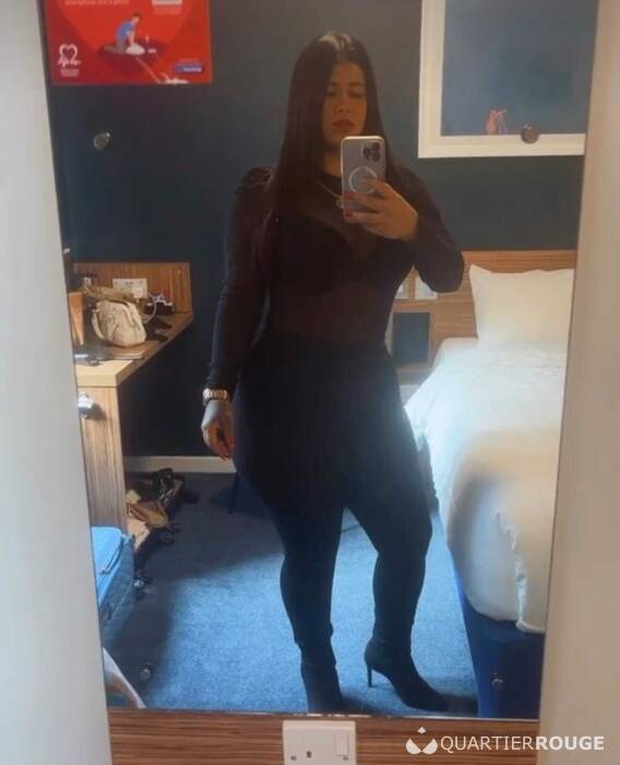 Charlotte Sensuelle et envotante (Photo)