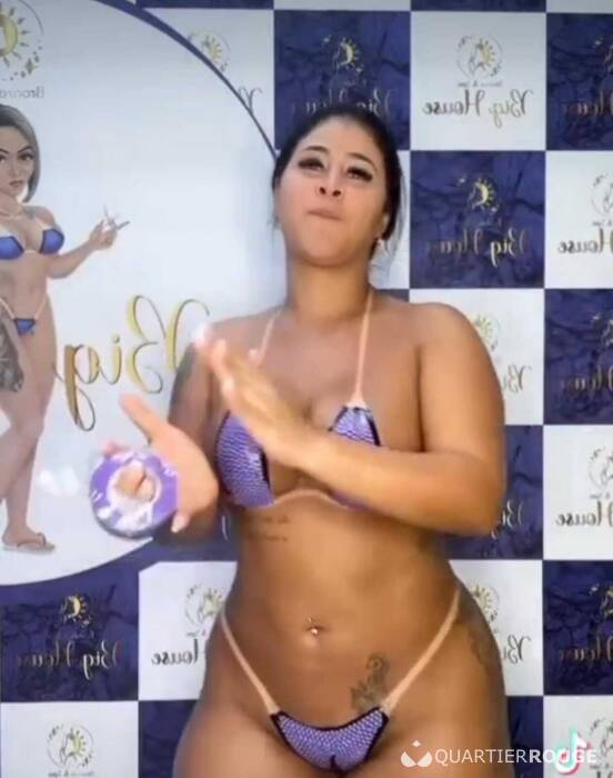 Chatte très HUMIDE 69 (Photo)