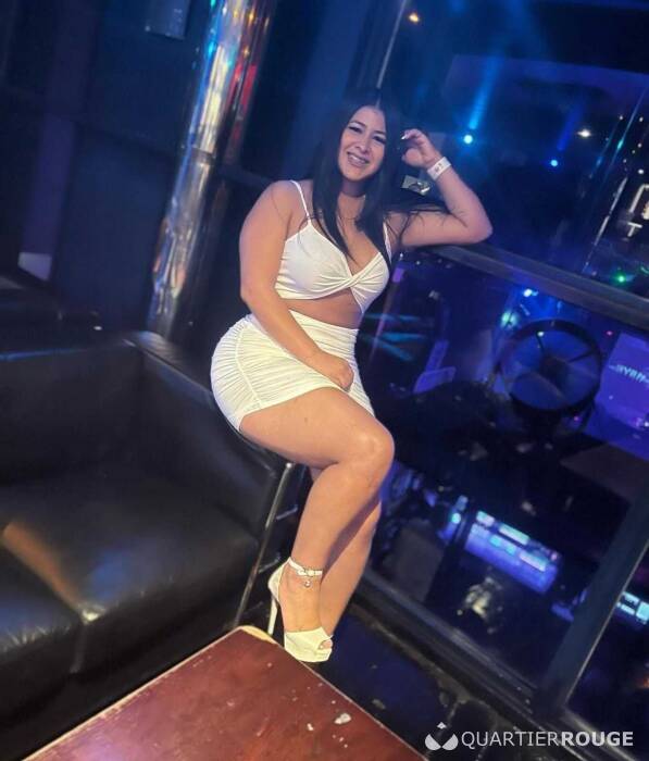 Chatte très HUMIDE 69 (Photo)