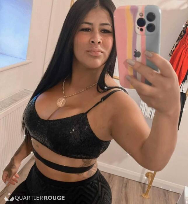 Chatte très HUMIDE 69 (Photo)