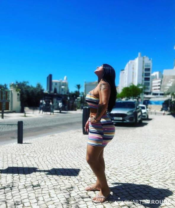 Chatte très HUMIDE 69 (Photo)