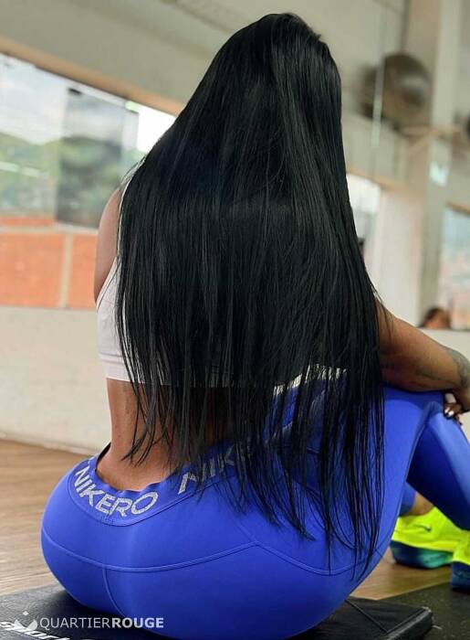 Chatte très HUMIDE 69 (Photo)