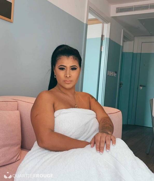 Chatte très HUMIDE 69 (Photo)