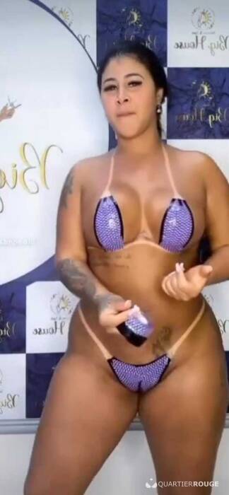 Chatte très HUMIDE 69 (Photo)