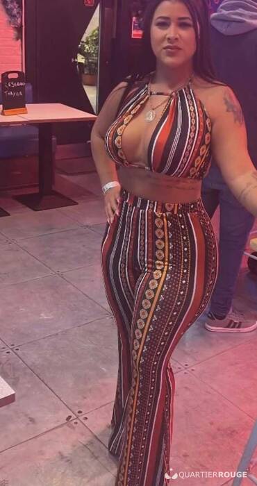 Chatte très HUMIDE 69 (Photo)