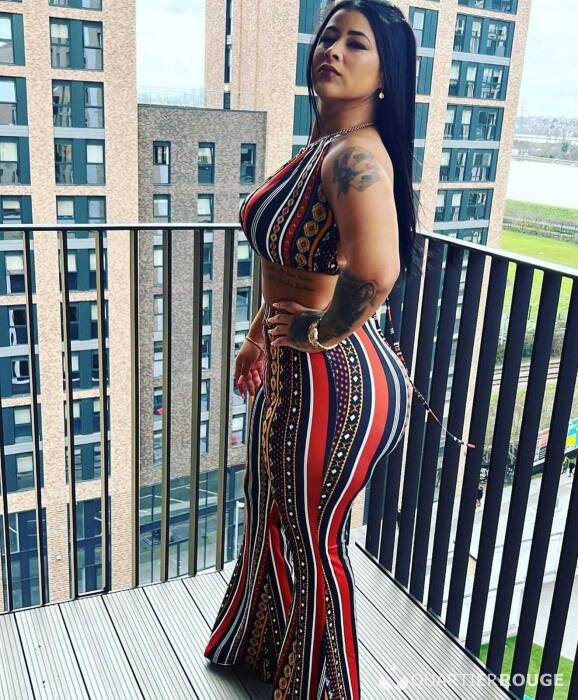 Chatte très HUMIDE 69 (Photo)