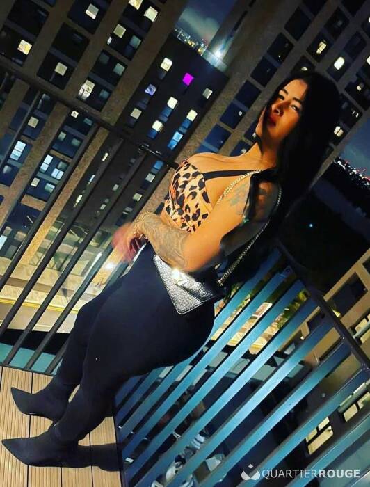 Chatte très HUMIDE 69 (Photo)