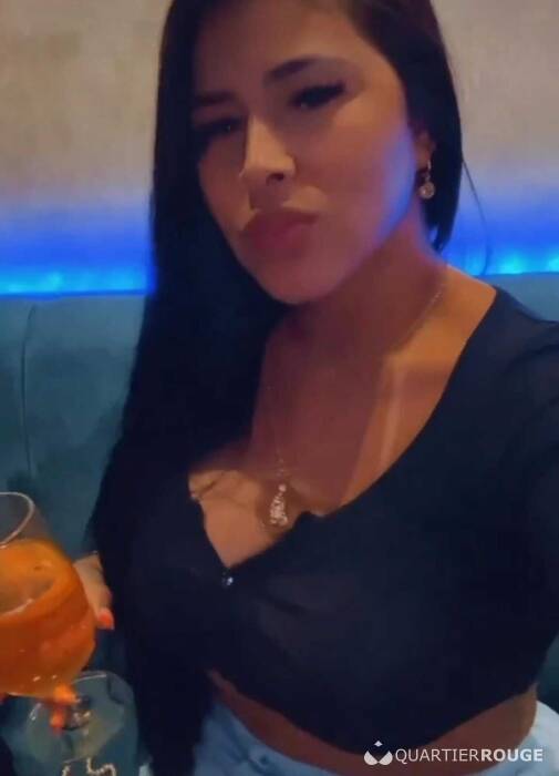 Chatte très HUMIDE 69 (Photo)