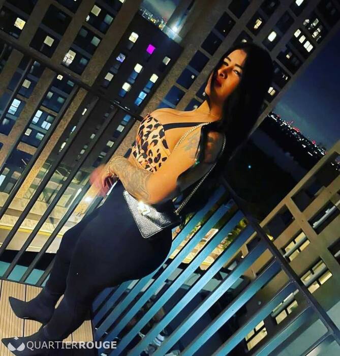 Chatte très HUMIDE 69 (Photo)