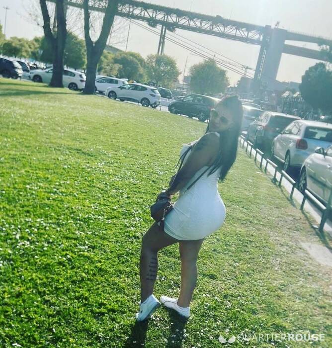 Chatte très HUMIDE 69 (Photo)