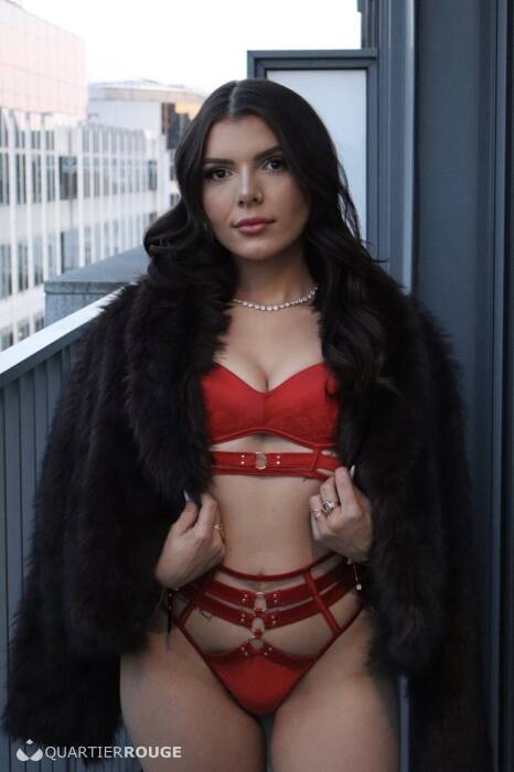 BIA BRAZILIAN GFE (Photo)