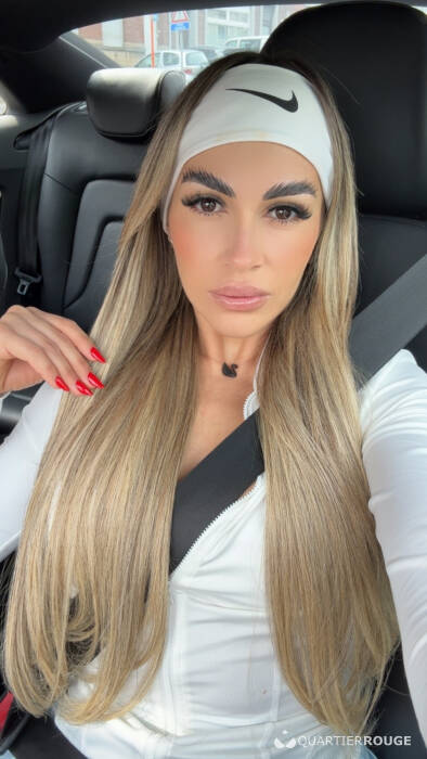 Mia (Photo)