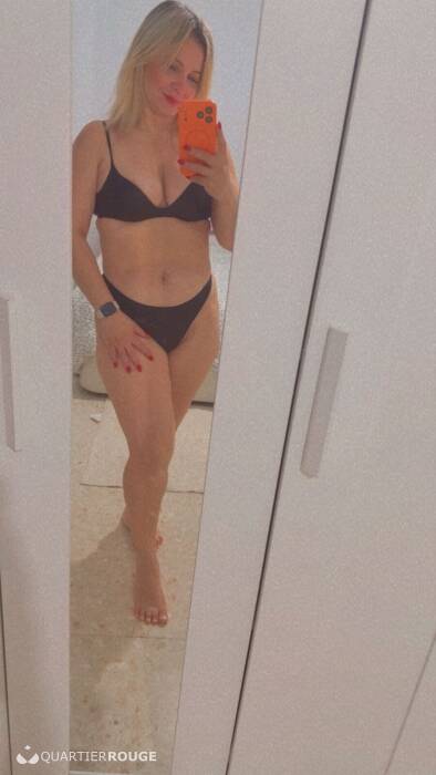 Nikole hot (Photo)